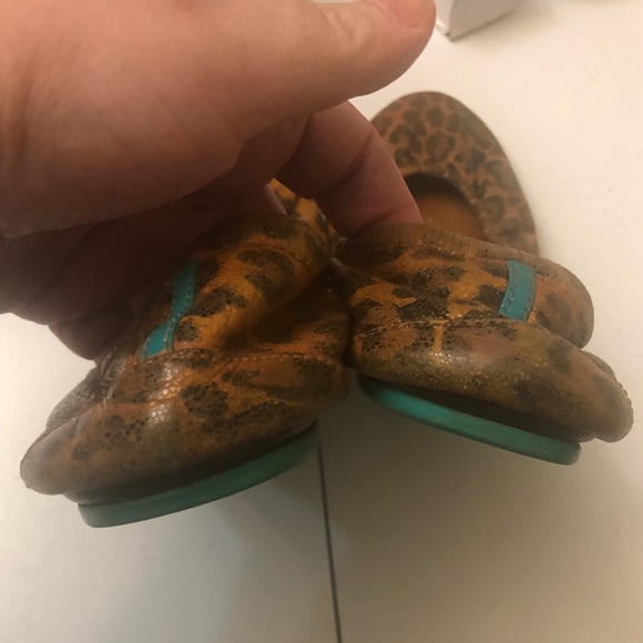 Size 9 leopard print tieks in loved condition - Picture 3 of 6